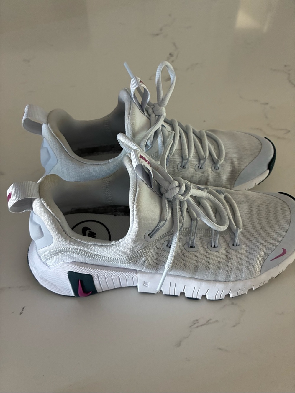 Nike women’s Metcon 6 Gray Sneakers with Pink Accents